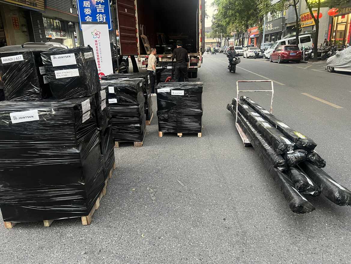 Guangzhou Comintsen Trading Co., Ltd. Exportuje poriadok na Blízky východ